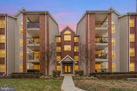 3307 Wyndham Cir #1160, Alexandria, VA 22302