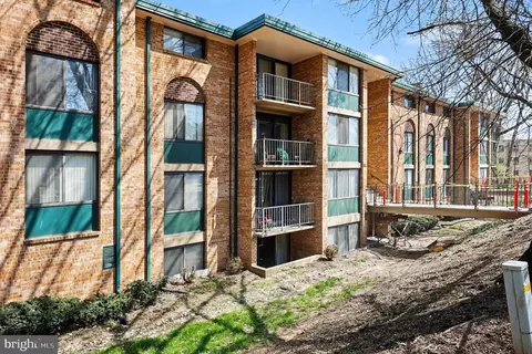 503 N Armistead St N #201, Alexandria, VA 22312