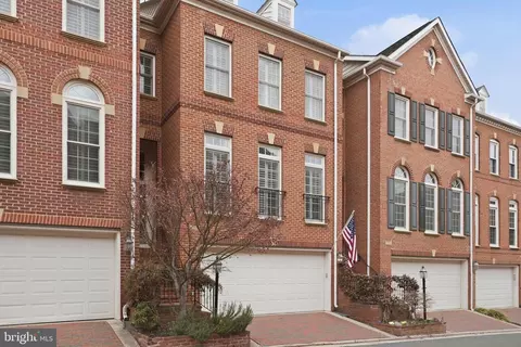 715 Hawkins Way, Alexandria, VA 22314