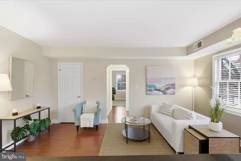 600 Bashford Ln #2332, Alexandria, VA 22314