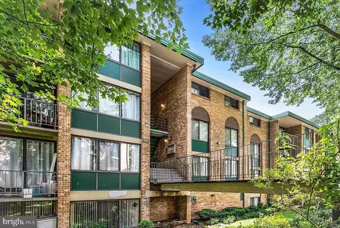 505 N Armistead St #102, Alexandria, VA 22312