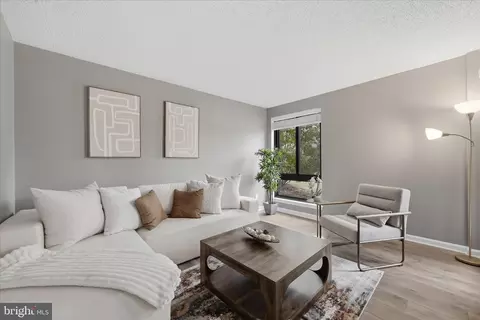 803 N Howard St #152, Alexandria, VA 22304