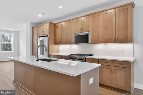 4963 Lachlan Mews, Alexandria, VA 22304