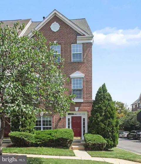 100 Meadows Ln, Alexandria, VA 22304