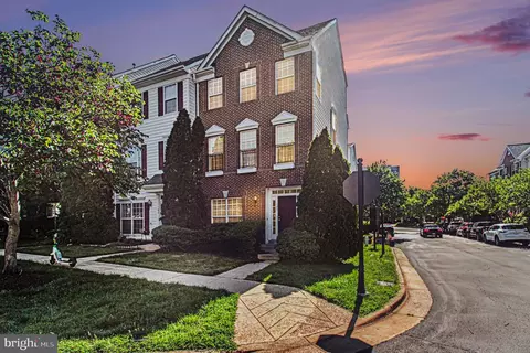 100 Meadows Ln, Alexandria, VA 22304