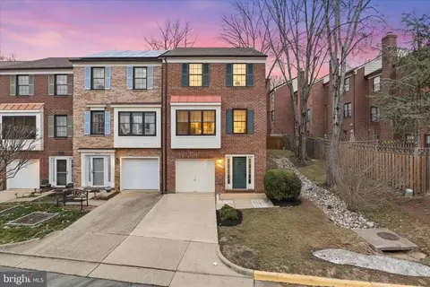 5421 Barrister Pl, Alexandria, VA 22304