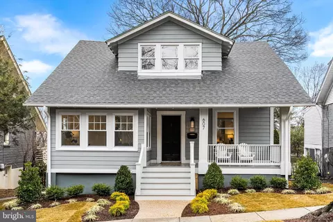 607 Johnston Pl, Alexandria, VA 22301