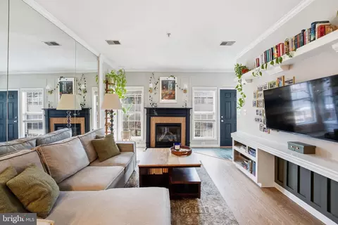 4654 Lambert Dr, Alexandria, VA 22311