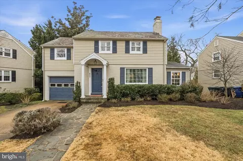 802 Grand View Dr, Alexandria, VA 22305