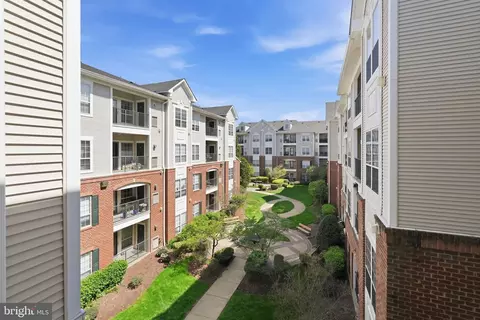 4850 Eisenhower Ave #316, Alexandria, VA 22304