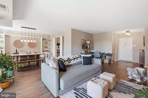 309 Yoakum Pkwy #603, Alexandria, VA 22304