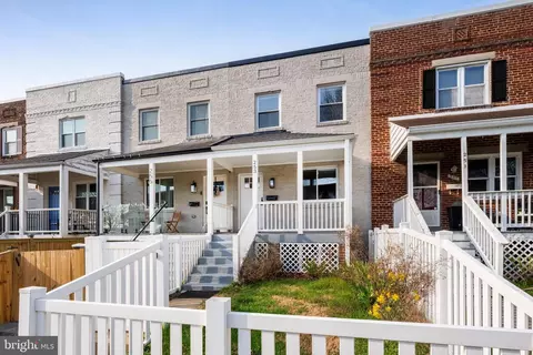 253 Evans Ln, Alexandria, VA 22305