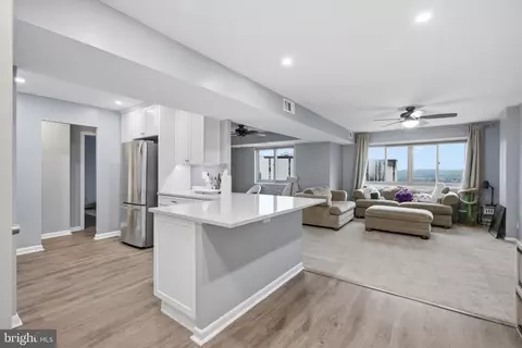 5340 Holmes Run Pkwy #1017, Alexandria, VA 22304