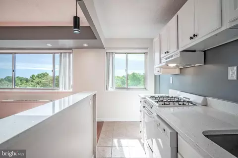2500 N Van Dorn St #912, Alexandria, VA 22302