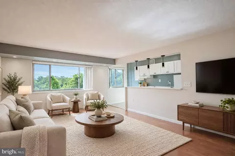 2500 N Van Dorn St #912, Alexandria, VA 22302