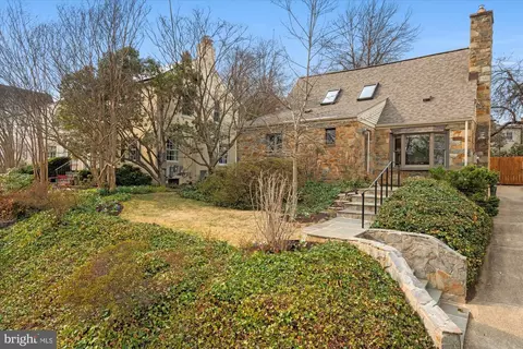 503 Woodland Ter, Alexandria, VA 22302