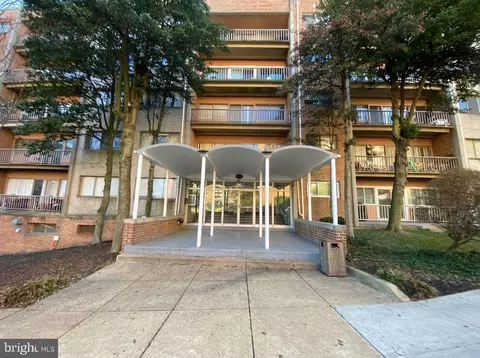 5801 Quantrell Ave #410, Alexandria, VA 22312