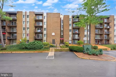 60 S Van Dorn St #306, Alexandria, VA 22304