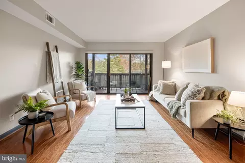205 Skyhill Rd #4, Alexandria, VA 22314