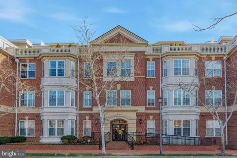 828 Slaters Ln #206, Alexandria, VA 22314