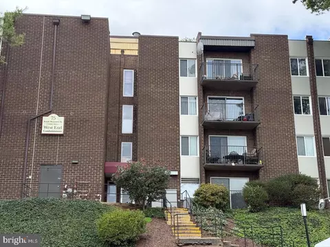 75 S Reynolds St #108, Alexandria, VA 22304