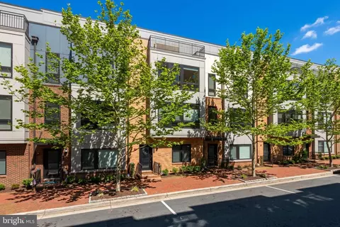 422 Stabler Ln, Alexandria, VA 22304