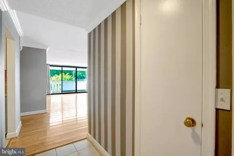 6101 Edsall Rd #302, Alexandria, VA 22304
