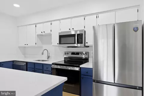 3306 Wyndham Cir #326, Alexandria, VA 22302