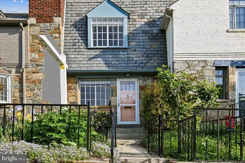 803 Chetworth Pl, Alexandria, VA 22314