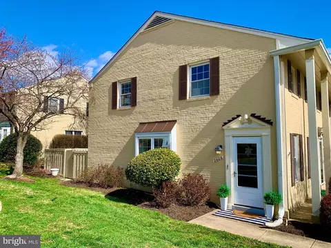 2406 N Dearing St, Alexandria, VA 22302