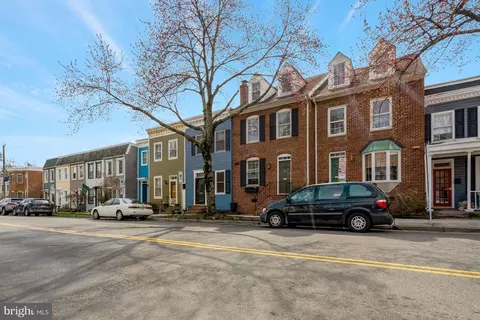 916 Pendleton St, Alexandria, VA 22314