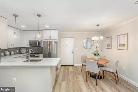 75 S Reynolds St #411, Alexandria, VA 22304