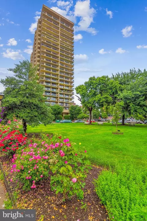 400 Madison St #604, Alexandria, VA 22314