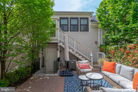 2104 Main Line Blvd, Alexandria, VA 22301