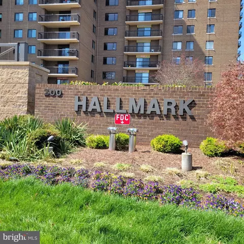 200 N Pickett St #1210, Alexandria, VA 22304