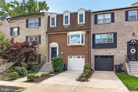 8 W Chapman St #A, Alexandria, VA 22301
