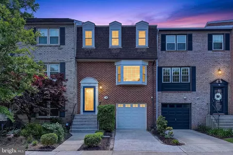 8 W Chapman St #A, Alexandria, VA 22301