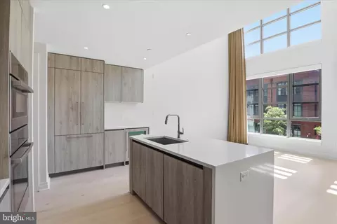 1201 N Royal St #215, Alexandria, VA 22314