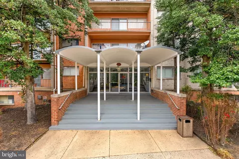 5851 Quantrell Ave #109, Alexandria, VA 22312