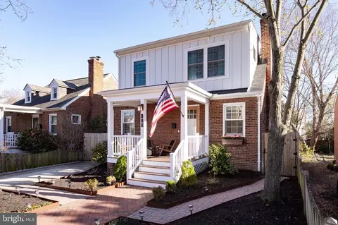 127 E Walnut St, Alexandria, VA 22301