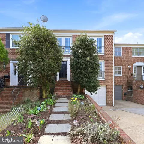 2928 Nob Hill Ct, Alexandria, VA 22314