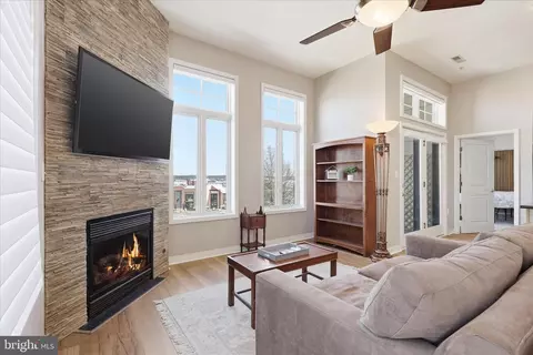 181 E Reed Ave #411, Alexandria, VA 22305
