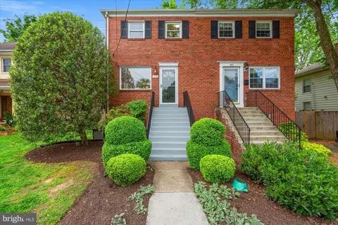 411 E Howell Ave #A, Alexandria, VA 22301