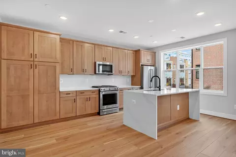 144 Pepperell St, Alexandria, VA 22304