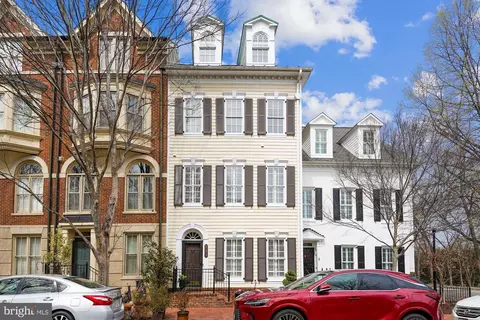 703 Rose Sq, Alexandria, VA 22314