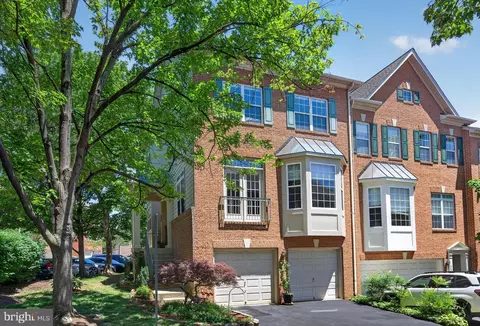 428 Clayton Ln, Alexandria, VA 22304