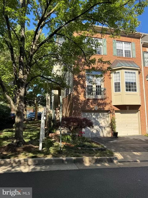 428 Clayton Ln, Alexandria, VA 22304