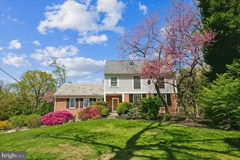 1305 Key Dr, Alexandria, VA 22302