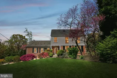 1305 Key Dr, Alexandria, VA 22302