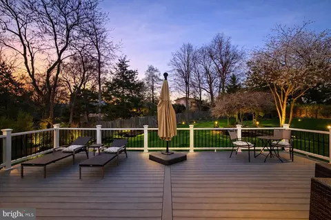 1305 Key Dr, Alexandria, VA 22302